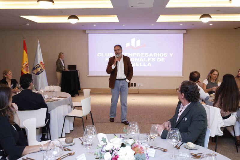 Conferencia sobre el Plan de Ordenación del Territorio de la Costa del Sol a cargo de Luis Cepedano y Alejandro Criado
