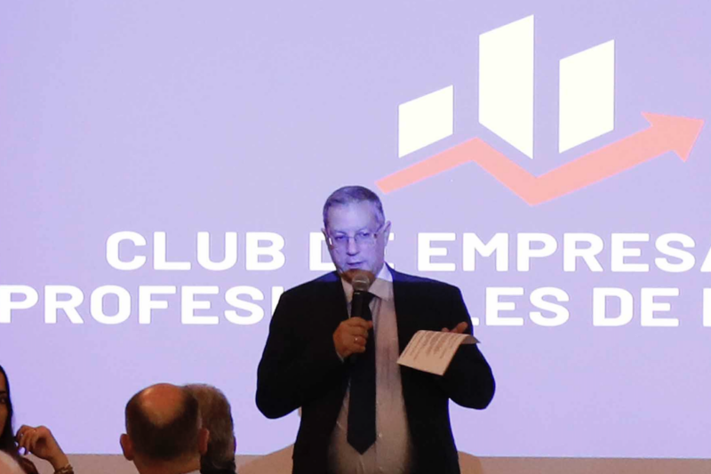 Conferencia de don Antonio Becerra, anterior jefe de servicio de planeamiento de la Junta de Andalucía